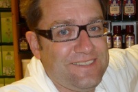 Andrea UlliusSpezialgebiet: klassische Naturheilmittel / SporternährungAndrea Ullius ist eidg. dipl. Drogist und Inhaber der Drogerie Ullius in Chur. Er ist Spezialist im Bereich klassischer Naturheilmittel. Dazu zählen die Fachgebiete, Spagyrik, Phytotherapie, Spenglersan sowie die Isopathie.Ihre Frage an Andrea Ullius