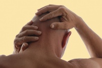 Eingeweideschmerz: Bindegewebeschmerz, der häufig mit Krämpfen verbunden ist. Kann sich als diffuser Bauchschmerz äussern (Blinddarmentzündung) oder in Form von Koliken (Darm-, Nieren- oder Gallenkolik).