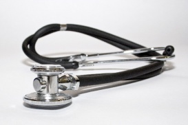 Speziell Männer sollten sich ab dem 40. Lebensjahr regelmässig auf ihre Cholesterinwerte hin untersuchen lassen.