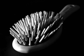 Si vous trouvez plus de 100 cheveux sur votre brosse, on peut parler de chute de cheveux. 