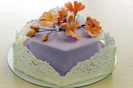 Torte aus einem Guss: Sogenannte Nanopartikel machen Lebensmittel haltbarer.