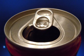 In einem halben Liter eines Süssgetränks verstecken sich rund 12 Würfelzucker.