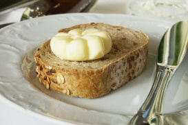Wer kann da widerstehen? Trotzdem: Butter sollte man in Massen geniessen.