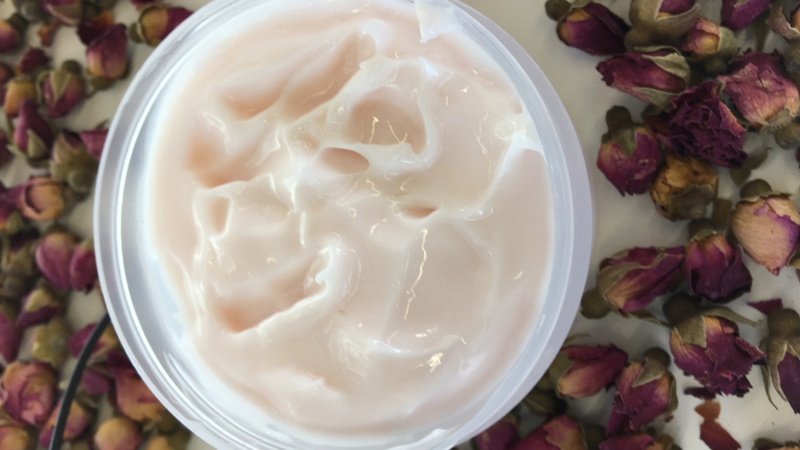 Kosmetik, Schönheit, Pflegeprodukte: Cremetiegel von oben.