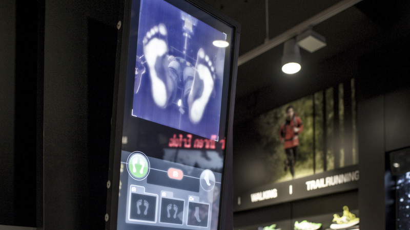 Courir, chaussures, course, analyse: le podoscope montre deux pieds