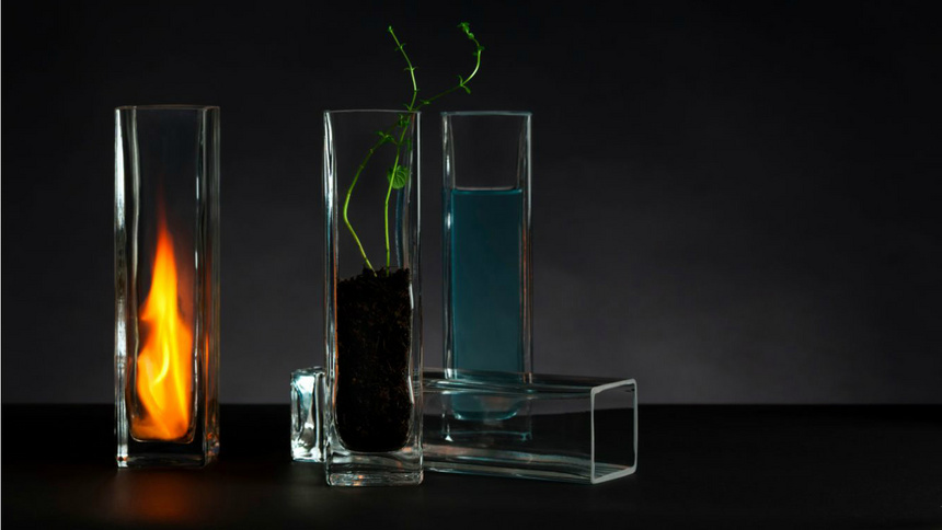 Psychologie, Vier Elemente, Erde, Luft, Wasser, Feuer: Vier Glässer mit Wasser, Feuer, Edre und das letzte leer, wie Luft