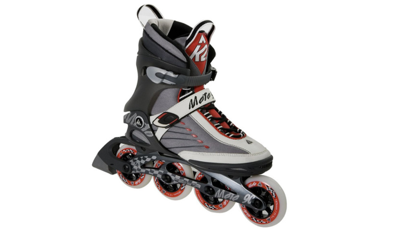 Des rollers avec quatre roues l'une derrières l'autre