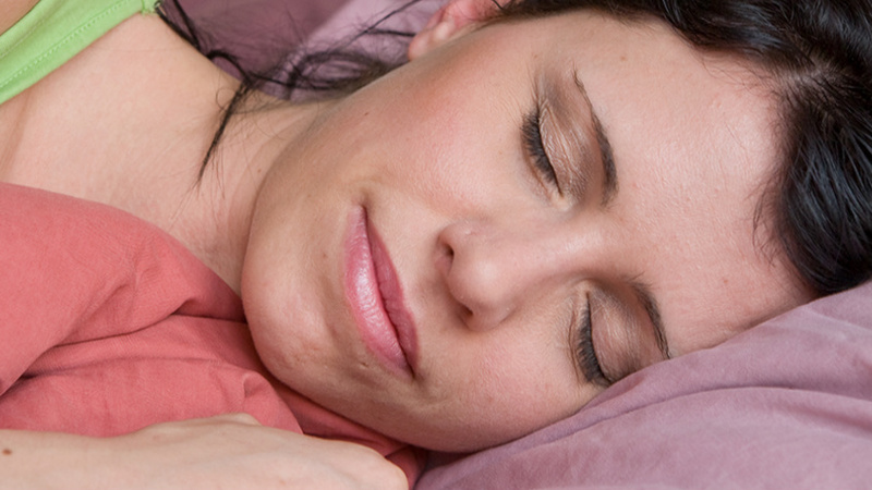 Eine Frau, die schläft.